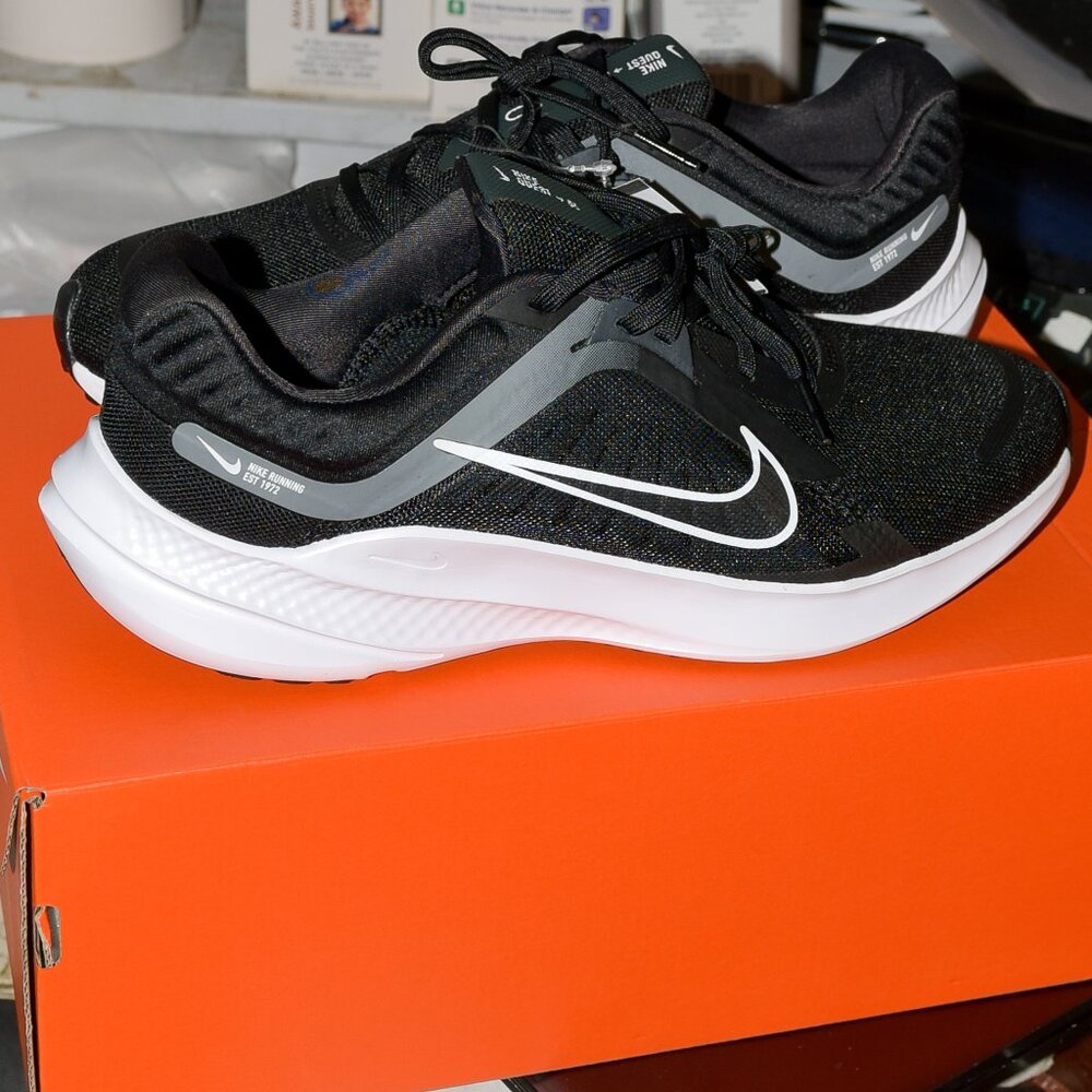 MEN'S NIKE DD0204 001 NIKE QUEST 5 BLACK/WHITE